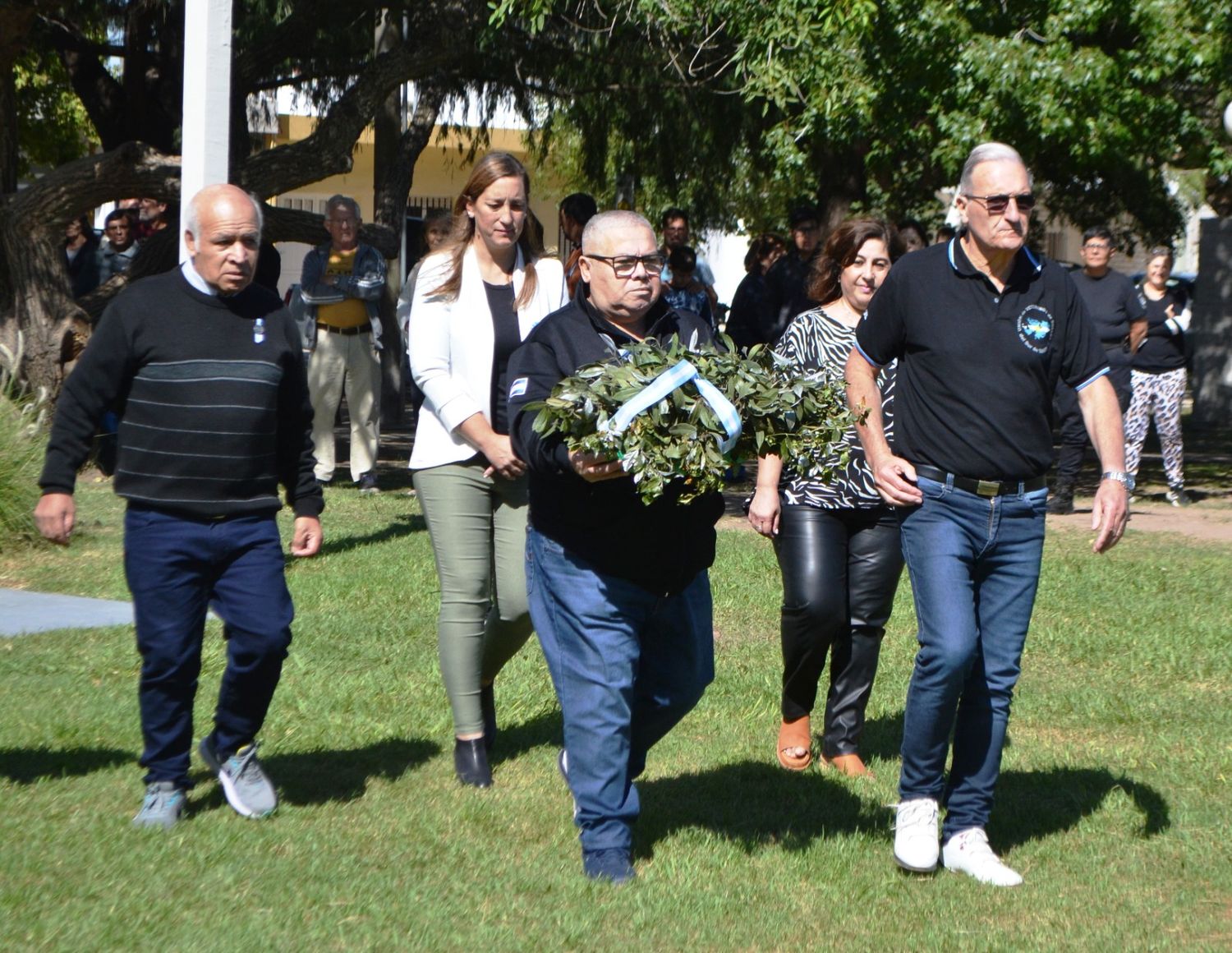 A 42 años del inicio de la guerra contra el imperio británico, el grueso de las instituciones locales y la comunidad en su conjunto, homenajeó con una cálida ceremonia a los firmatenses que estuvieron en el conflicto bélico.