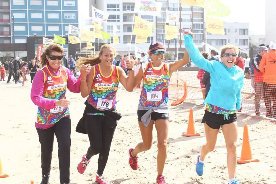 Carrera por la playa y las calles de la Villa