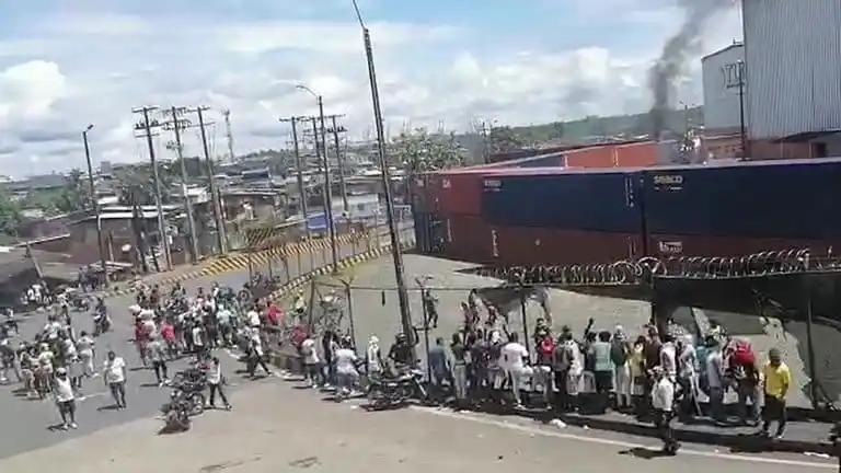 BUENAVENTURA dos muertos en medio del caos