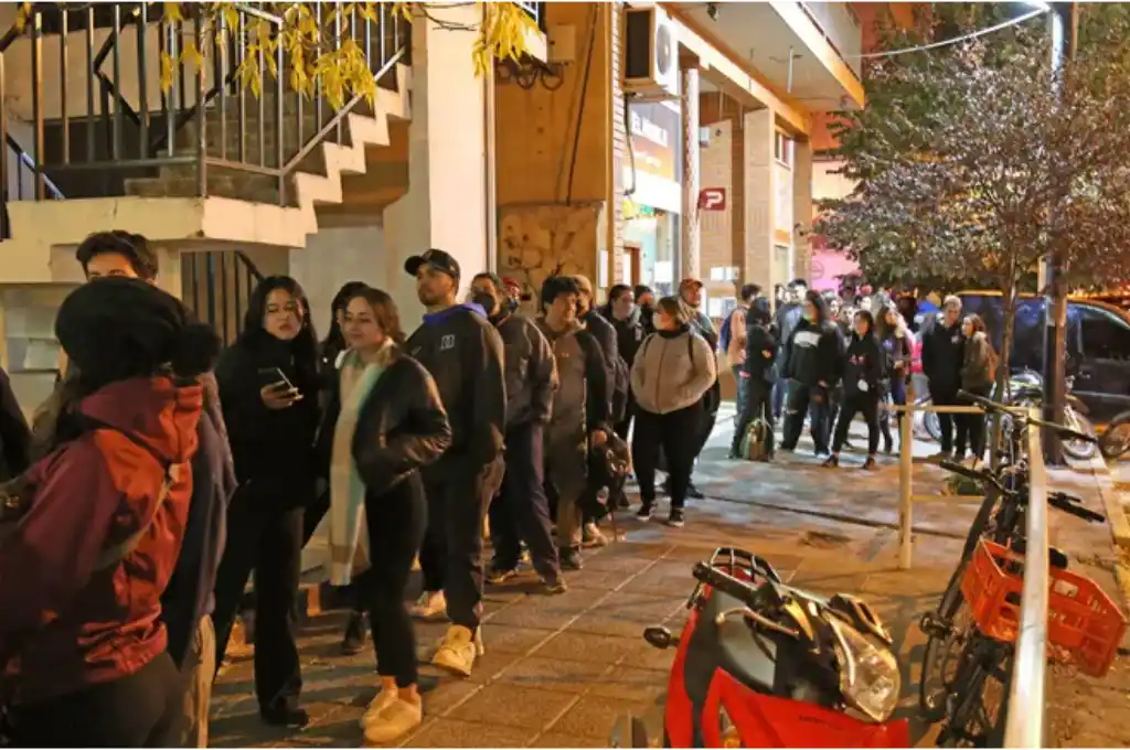 Hamburguesas gratis: en Neuquén hicieron cuatro horas de cola por obtener una