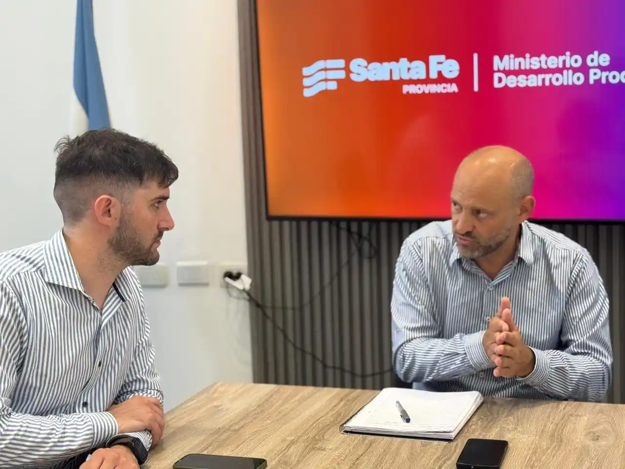 El presidente comunal junto al ministro de Desarrollo Productivo, Gustavo Puccini