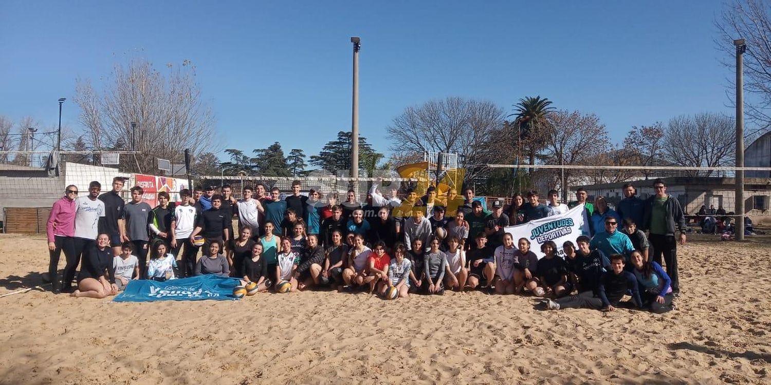 Alumnos del programa “Juventudes Deportivas” en preselección del Beach Vóley santafesino 