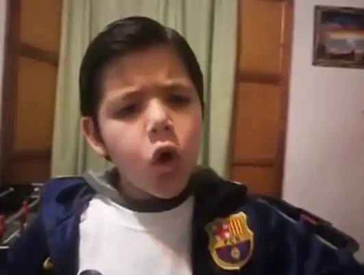 El nene tandilense que le canta un tango a Messi para que no se vaya