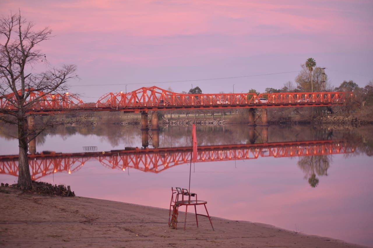 Las lluvias seguirán durante el fin de semana pero el río Gualeguaychú continuará bajo