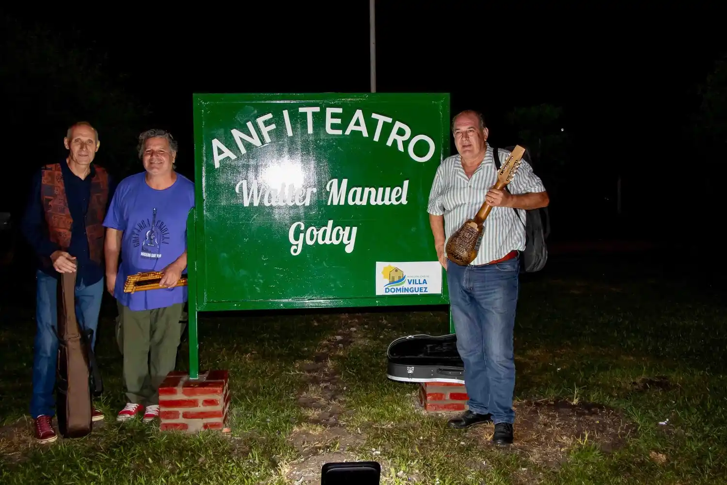 Villa Domínguez nombró “Anfiteatro Walter Manuel Godoy” a su escenario cultural en un emotivo homenaje