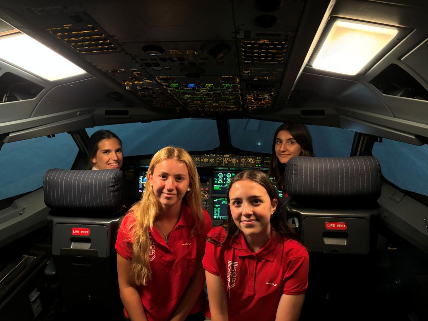 Iberia abrió sus puertas a jóvenes interesadas en la aviación