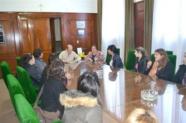 Pehuajó: Intendente Zurro entregó becas a estudiantes de Enfermería