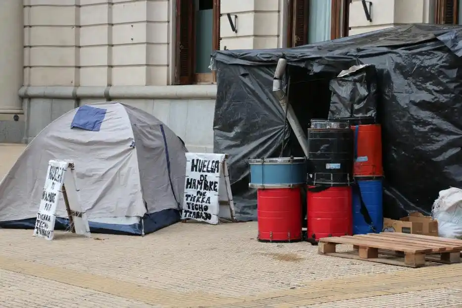 En 2016, Altamirano había llevado una situación similar de huelga de hambre, frente al Palacio Municipal
