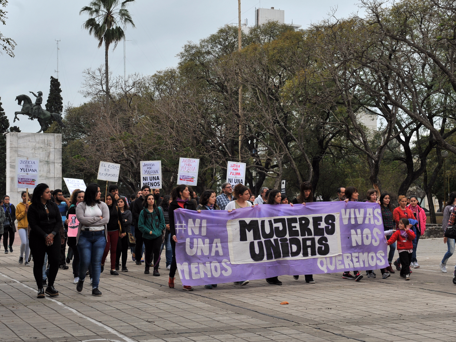 Emotiva marcha por Yuliana