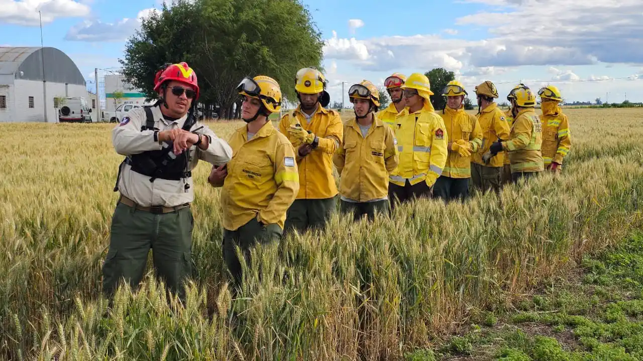 Brigadistas santafesinos se capacitaron en el uso seguro y la coordinación de medios de transporte aéreos