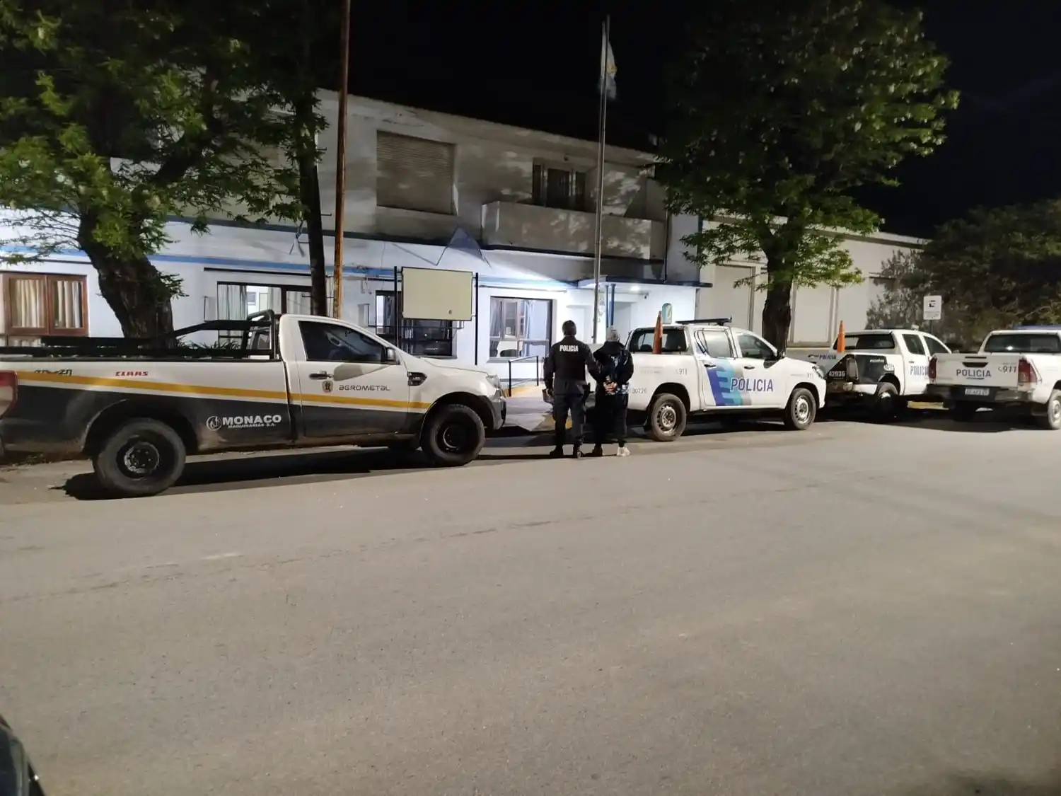 Intentó escapar saltando paredes tras robar una casa: terminó detenido
