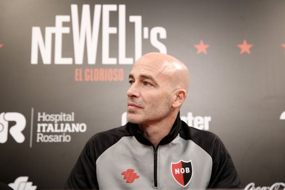 Presentaron a Méndez como DT de Newell's: "Hay un buen equipo, tenemos que levantar en lo anímico y en lo futbolístico"