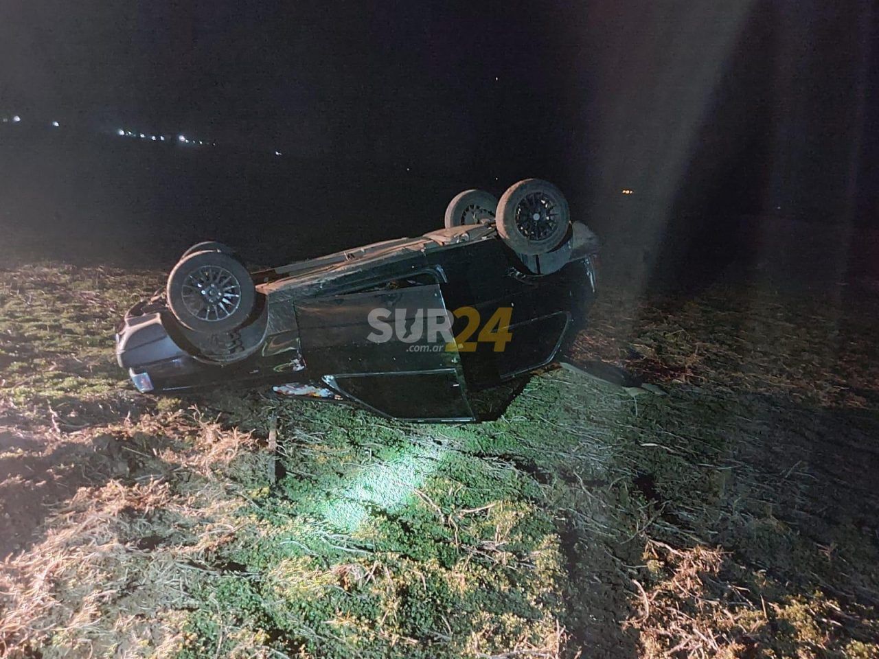 Conductor alcoholizado escapó de un control policial y terminó volcando
