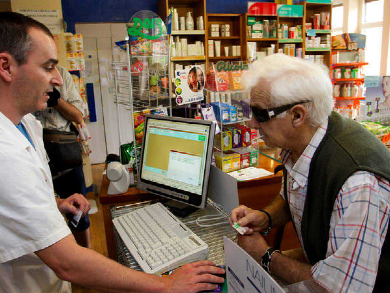 Farmacéuticos reclaman al PAMI que preserve el acceso de los afiliados a los medicamentos