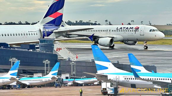 Aerolíneas Argentinas y LATAM Airlines sellan acuerdo de código compartido que abarcará más de 140 destinos