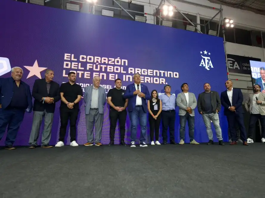 Tapia y Toviggino encabezaron el Tercer Encuentro del Consejo Federal de Fútbol. (Foto: AFA)