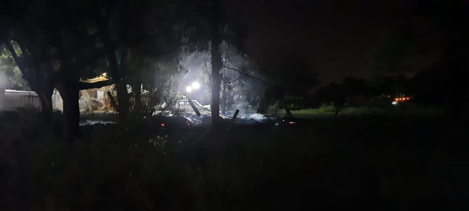 Bomberos Voluntarios volvió a sofocar un incendio en el predio de la ex-Scaduto