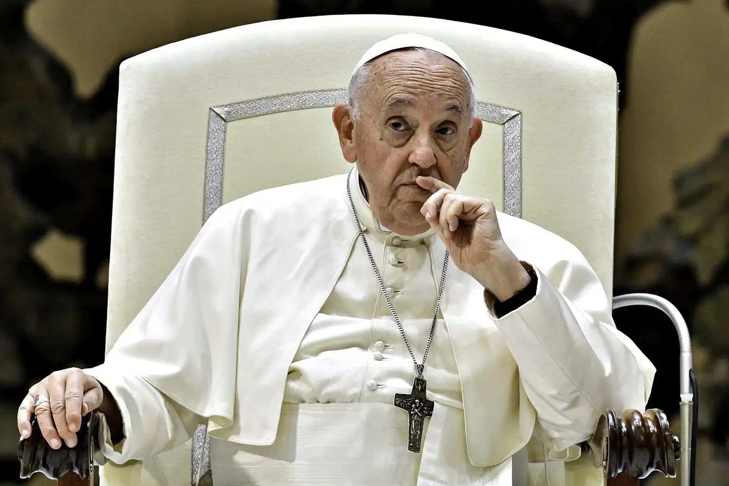El Papa en su mensaje de Navidad pidió "que se callen las armas"