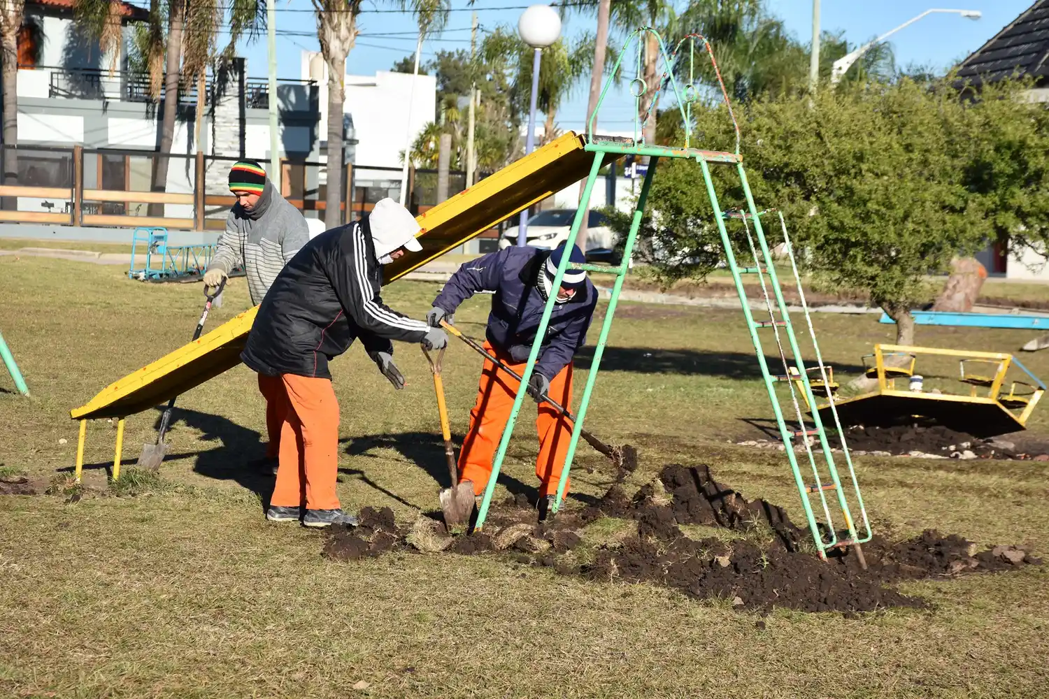 Comenzaron los trabajos para mejorar la plaza en Barrio San Isidro