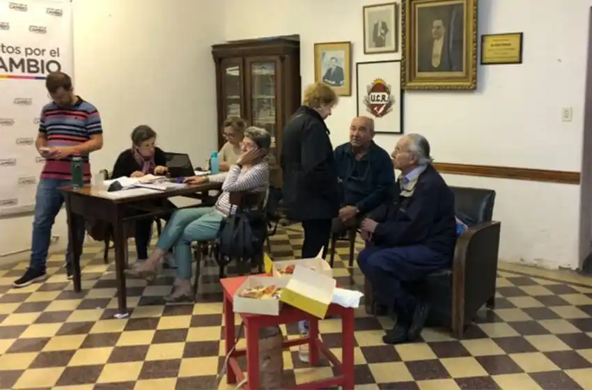 Con más de una lista en 31 distritos, la UCR votó y renovó autoridades locales