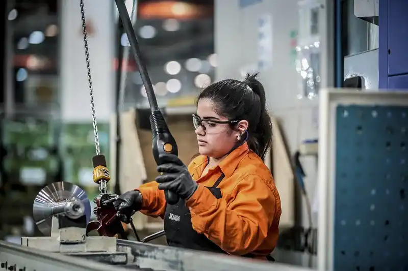 La actividad económica cayó 3,2 por ciento en febrero.