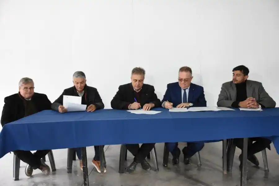 Municipio y Provincia firmaron un convenio para fortalecer los controles en la vía pública