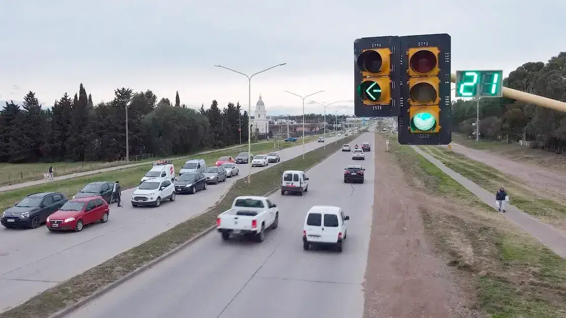 La inteligencia artificial toma el control de los semáforos de Bahía Blanca