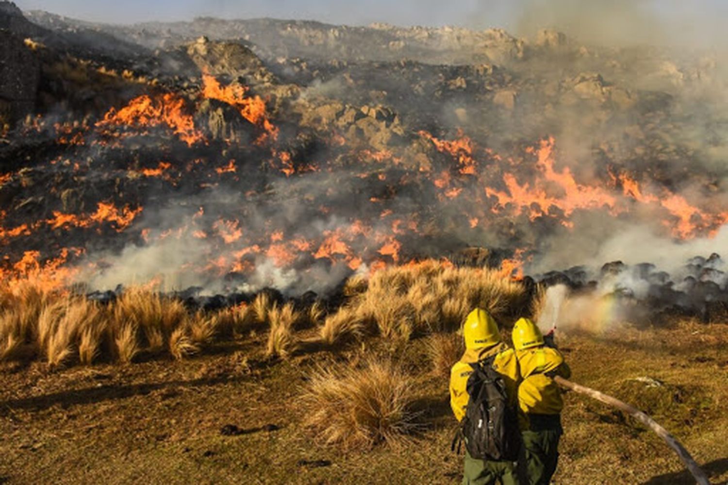 Capacitarán a soldados voluntarios para combatir los incendios forestales