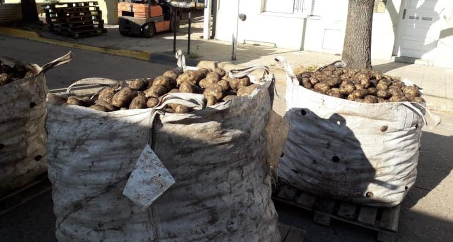 Investigan si un productor local comercializa papas donadas por la empresa Mc Cain