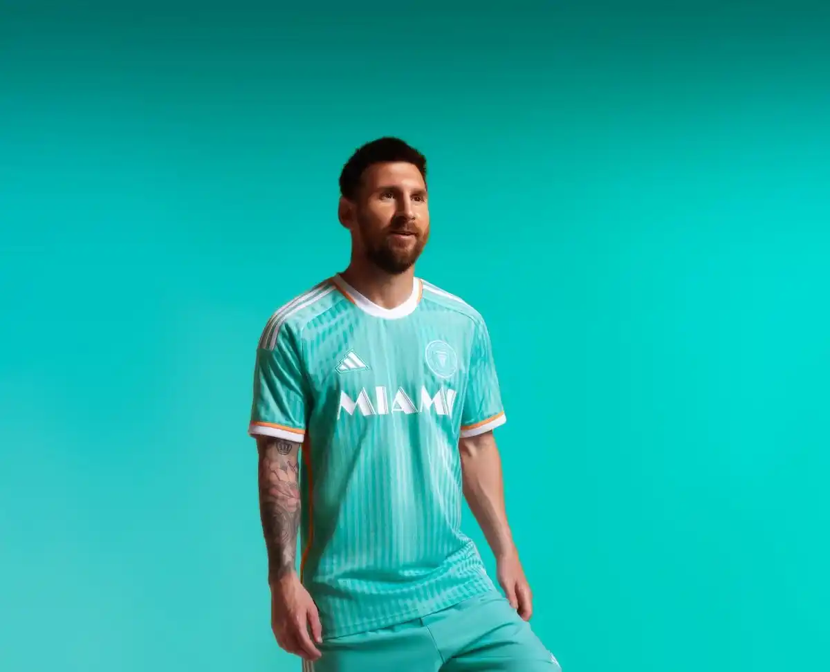 Lionel Messi posó con la camiseta nueva del Inter Miami