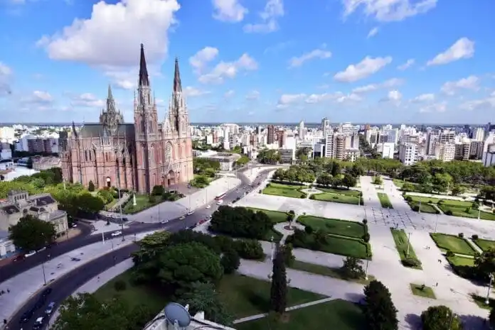 La Iglesia confirmó que el Estado dejó de pagar los sueldos de los obispos