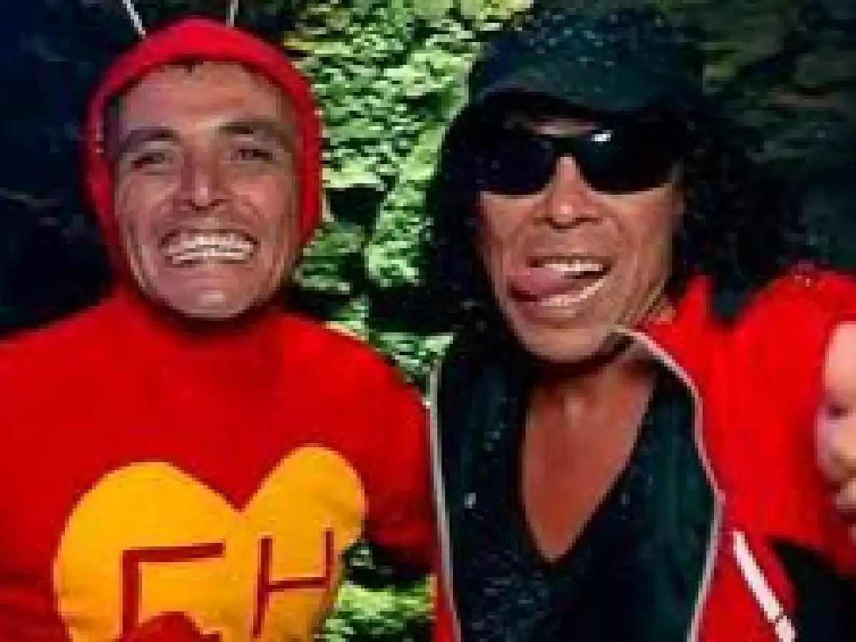 "No contaba con mi astucia": disfrazados del Chapulín Colorado y la Mona Jiménez evitaron un robo a golpes