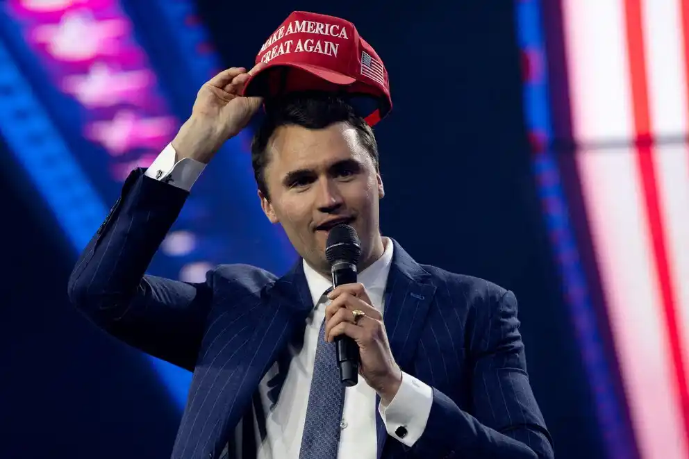 El activista conservador estadounidense Charlie Kirk recibió un disparo en el cuello durante un evento en Utah: Confirman su muerte