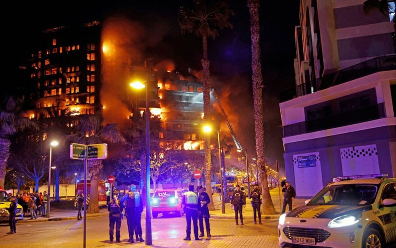Al menos 10 personas murieron en el incendio de un edificio en Valencia
