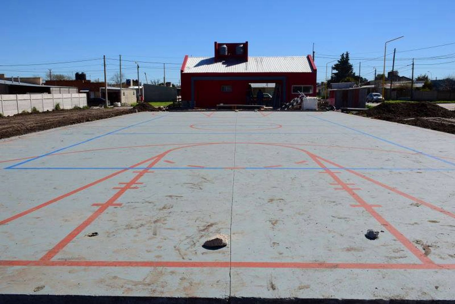 SAN CAYETANO: Finaliza construcción de un playón polideportivo