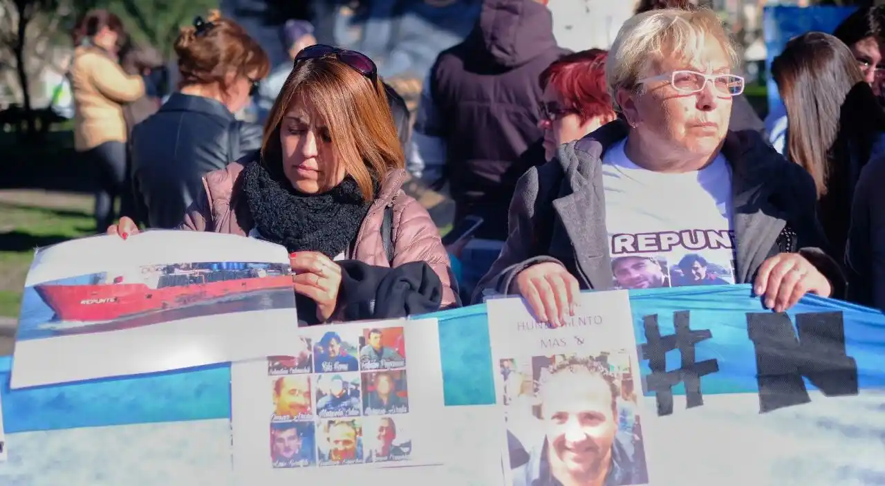 Repunte: realizaron una actividad artística frente al Municipio