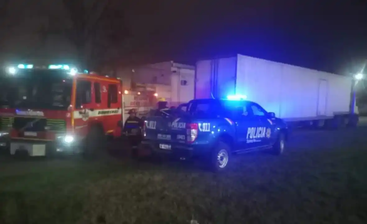 Bomberos de Frontera trabajaron en el lugar del hecho.