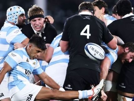 Nueva Zelanda llevarà a cabo una gira por tierras sudafricanas que no les permitirà disputar el Rugby Championship 2026.Foto:AP.-Nicolas Aguiler
