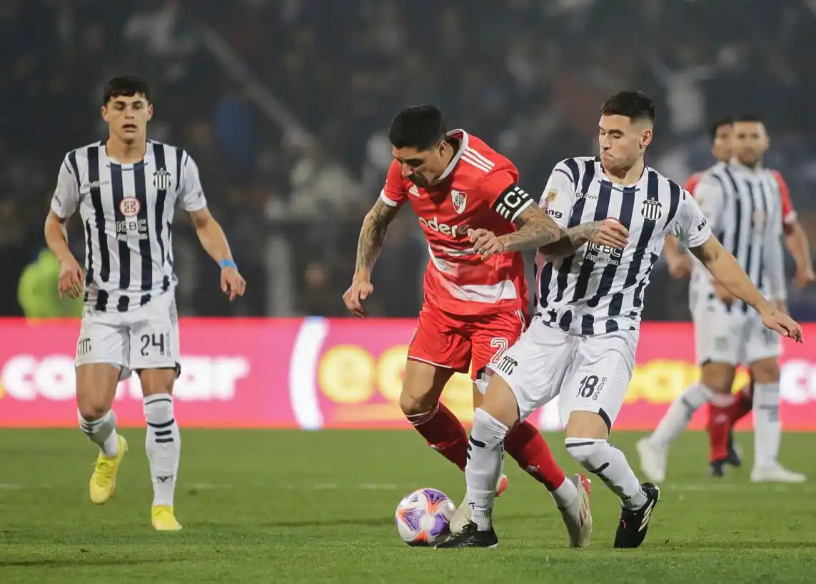 El duelo entre Enzo Pérez y Villagra.