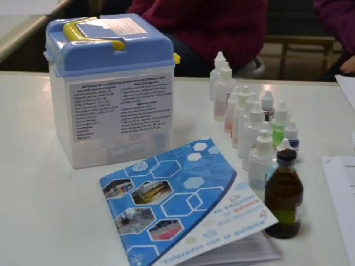 Ciencia y Tecnología distribuye kits educativos de Química