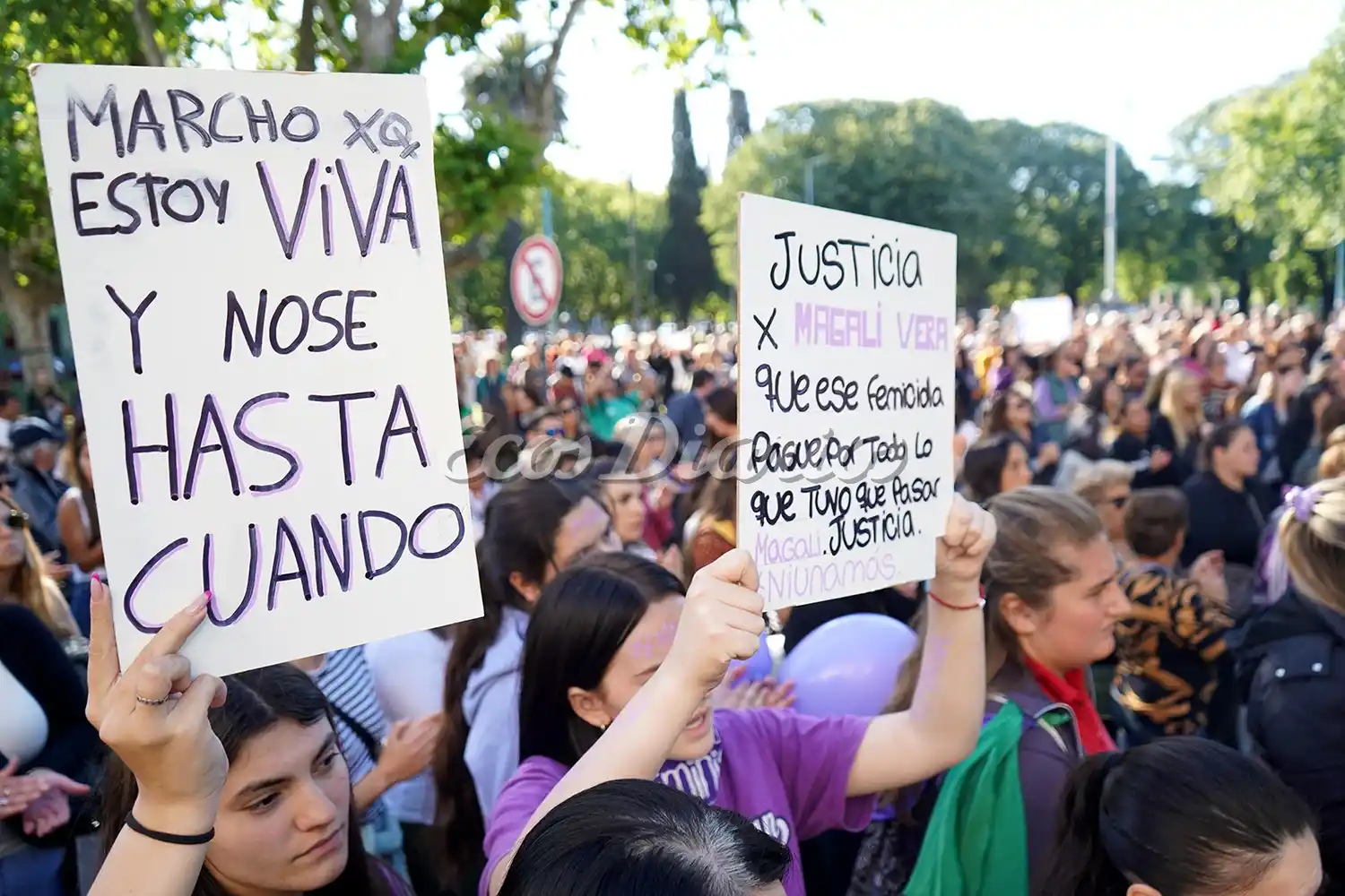 Carteles. Portaron varias de las personas que marcharon ayer