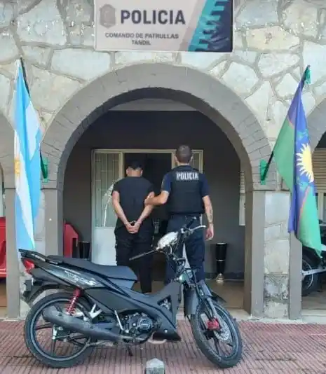 Durante la huida, el sujeto dejó el rodado en inmediaciones de Montecristo y Ñandú y continuó su fuga a pie.