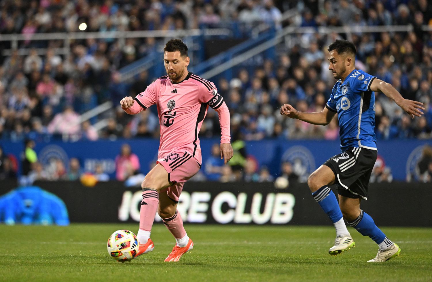 Messi, pelota al pie.