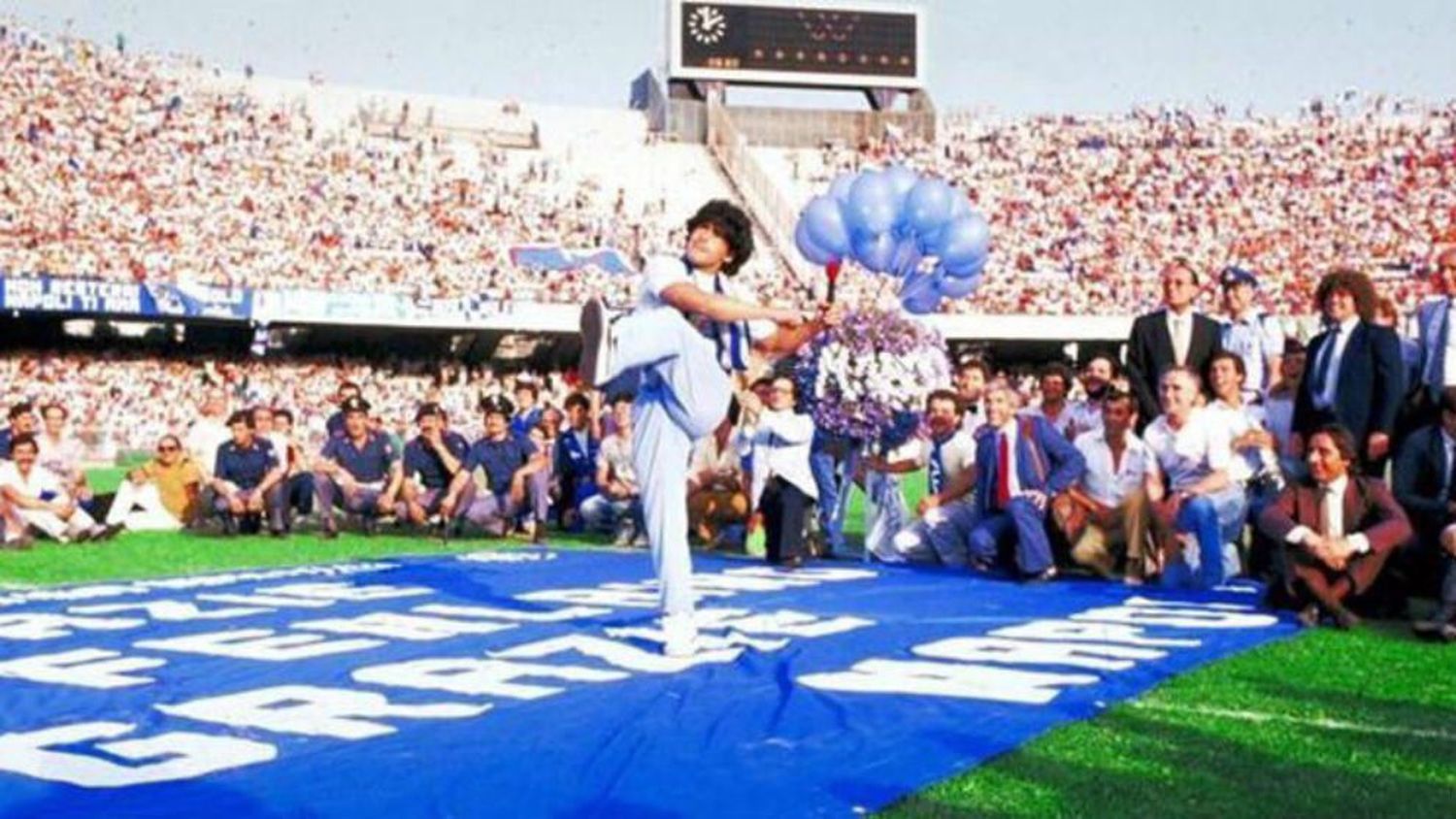 Nápoles quiere cambiar nombre de su estadio en honor a Maradona