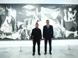 Volodimir Zelenski, y Pedro Sánchez, durante su visita al Museo Nacional Centro de Arte Reina Sofía.