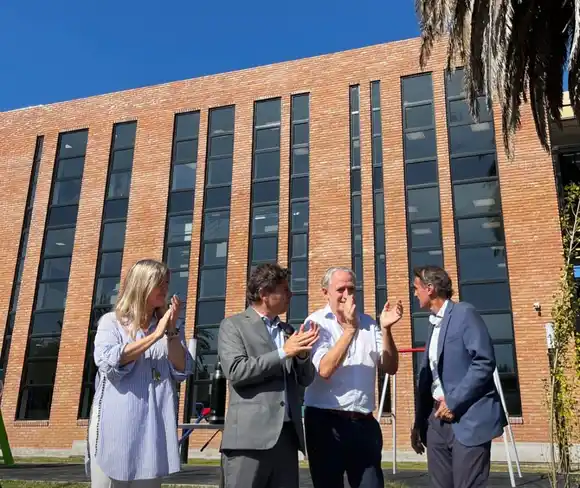 Kicillof inauguró la Casa de la Provincia en Chascomús: Centralización de trámites gubernamentales en un solo espacio