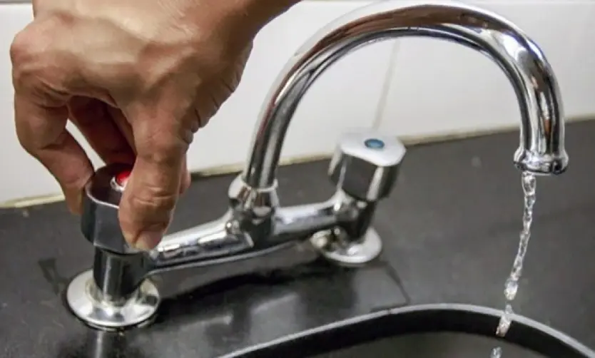AYSA aplicará incremento de 1% a partir de abril en tarifa de agua