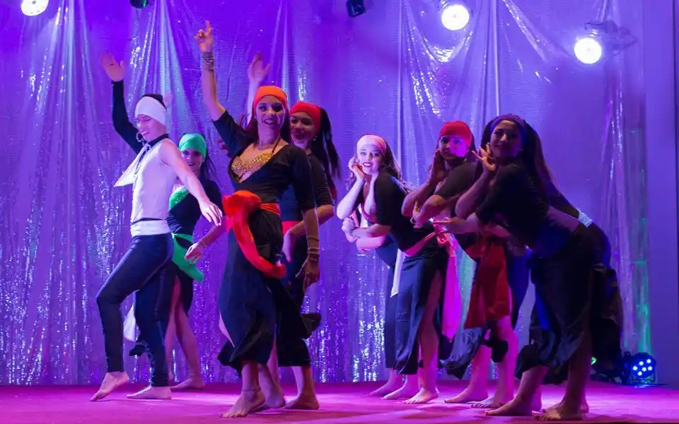 Escuelas de danza locales en una función a beneficio