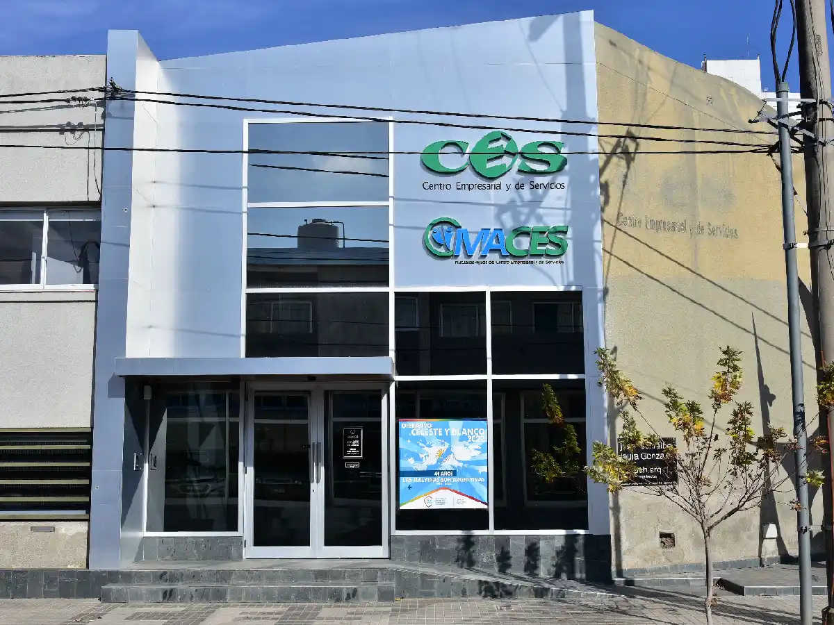  Brindan charla sobre delitos informáticos