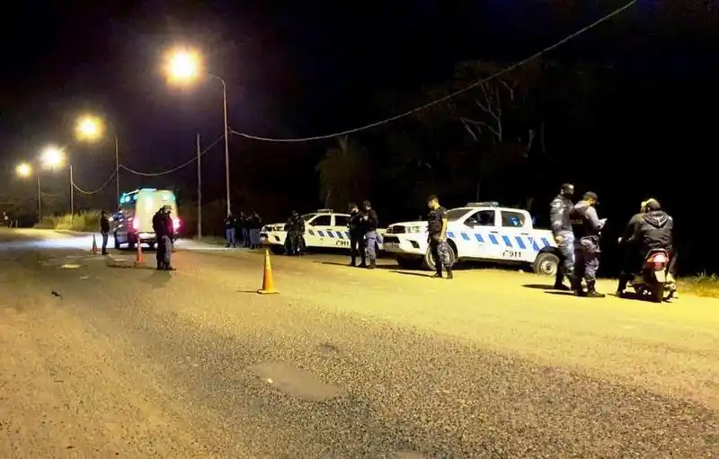 La Policía atrapó a tres personas con pedido de captura y a un motociclista con marihuana